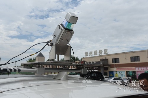 車載激光雷達(dá)設(shè)備在服務(wù)區(qū)開(kāi)展測(cè)繪.JPG.JPG