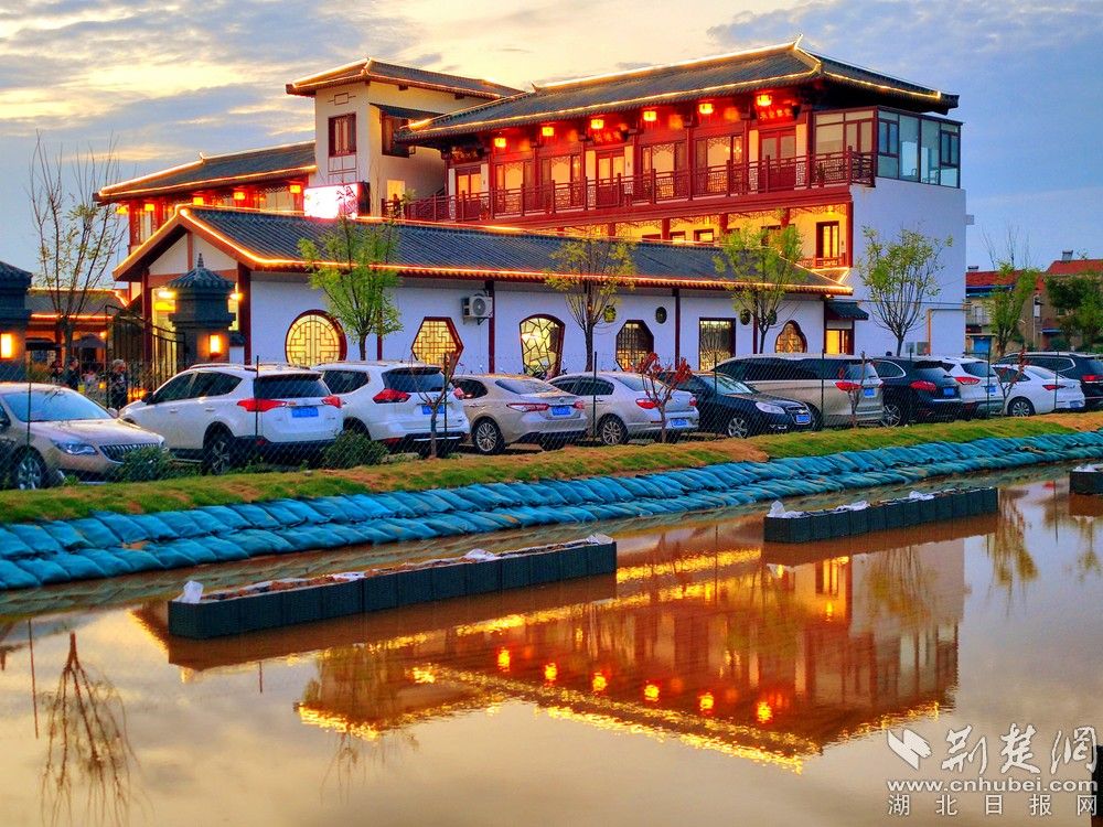 夜幕下的陶樓莊園。通訊員 程愛華 攝.jpg.jpg