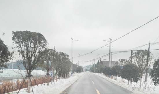 省道S356董家垅-朱新線路口9.3公里，都清理到邊，路面不見雪 高橋鎮(zhèn).jpg