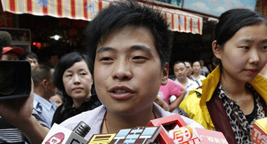 托舉哥周沖托舉向善的力量